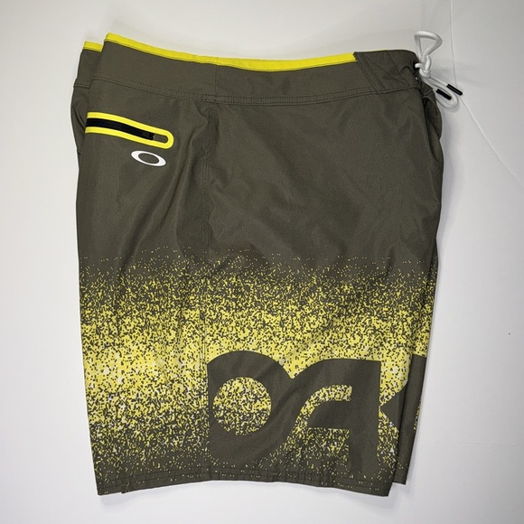 Oakley Swim Trunk Mens 40 Yellow Ombre Performance Fit Board Shorts Drawstring - Picture 5 of 6